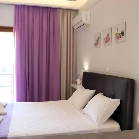 Loukia's 3 *