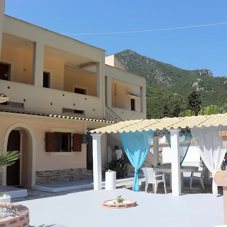 Loukia's 3 Apartman Paramónasz