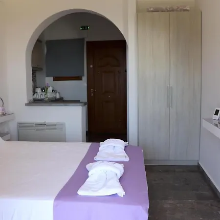 Loukia's 3 * Paramonas (Corfu)