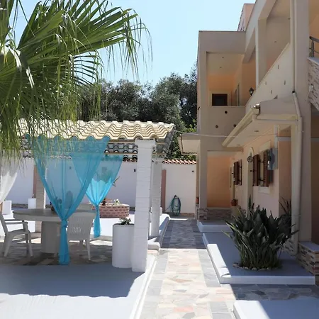 Loukia's 3 Appartement *